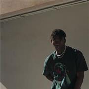 Laureando in giurisprudenza e lettere, offre servizi di ripetizioni di filosofia, storia, diritto italiano